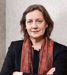 Julia Eis Rechtsanwältin seit 1987, Notarin seit 1993 in Berlin. Mitglied der Satzungsversammlung, dann der Vertreterversammlung, deren Vorsitzende von 1998 bis 2008. Die Kenntnis und Überprüfung der Vorstandsarbeit u.a. bei der Verwaltung des Vermögens des Versorgungswerkes erscheint mir wichtig wie auch die Diskussionen über die Gestaltung der Satzung. An der weiteren Entwicklung unseres Versorgungswerkes und seiner Leistungsfähigkeit möchte ich gerne auch zukünftig mitwirken.