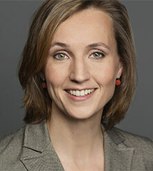 Dr. Claudia Kattermann-Weber Ich bin Syndikusanwältin in einem international agierenden Unternehmen in Berlin und war Mitglied der dritten Vertreterversammlung. Dabei konnte ich Einblicke in die Anlage-Aktivitäten des Berliner Versorgungswerks gewinnen und bin von der funktionierenden Selbstverwaltung der Institution überzeugt. Als Syndikusanwältin möchte ich gern einen Beitrag zur weiteren erfolgreichen Rentenanlage für die Berliner Rechtsanwälte/innen leisten.