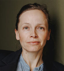  Nicole Narewski Ich möchte für eine moderne Interpretation der anwaltlichen Selbstverwaltung stehen und mich im Interesse aller Mitglieder für das Berliner Versorgungswerk engagieren. Divers, informiert, nachhaltig, risikobewusst, transparent und zukunftssichernd – Rendite statt Schlagzeilen. Alle Ziele der Kapitalanlage in Einklang zu bringen ist eine Herausforderung, die ich mit großer Lust annehme. Über Ihren Auftrag für die nächste Amtsperiode freue ich mich. Danke für das Vertrauen. 