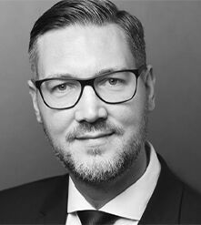 Carsten Neuhaus Meine Name ist Carsten Neuhaus, ich bin 44 Jahre alt, Partner der Kanzlei Kaesler und Kollegen Rechtsanwälte in Partnerschaft mbB (www.kaesler.eu) und seit 2009 zugelassener Rechtsanwalt sowie Mitglied im Berliner Versorgungswerk. Ich bewerte die Arbeit des Versorgungswerks Berlin – auch im Vergleich zu anderen Versorgungswerken – als professionell und nachhaltig. Ich möchte dazu beitragen, diese Qualität im Interesse aller Mitglieder zu erhalten und weiterzuentwickeln.