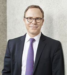 Dr. Holger Ellers Unser Versorgungswerk leistet gute Arbeit. Das zeigt sich an starken Renditen, risikobewusster Vermögensanlage und der steten Verbesserung der Verwaltung. Als Mitglied der Vertreterversammlung durfte ich diese Entwicklung konstruktiv und, wenn nötig, kritisch begleiten. Neben meiner Tätigkeit als Rechtsanwalt im Wirtschaftsrecht (www.dentons.com/de/holger- ellers) möchte ich weiterhin einen Beitrag zu einer stabilen Altersversorgung leisten und stelle mich daher erneut zur Wahl.