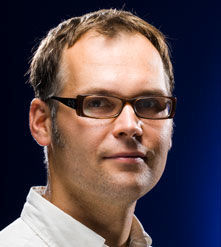 Tobias Sommer Rechtsanwalt Tobias Sommer LL.M. ist Fachanwalt für gewerblichen Rechtsschutz und Fachanwalt für Urheber- und Medienrecht. Er ist seit 2003 als Anwalt tätig. 2007 – 2017 war er Chefredaktuer der AdVoice, der Zeitschrift des Forums junge Anwaltschaft im DAV. „Die Selbstkontrolle der Anwaltschaft ist ein wichtiges Instrument, um unseren Berufsstand zu erhalten. Versorgungslücken müssen vermieden werden. In der Vertreterversammlung werde ich auf eine gerechte Verteilung der Beiträge achten."