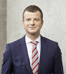 Martin Unverdorben 46 Jahre, Rechtsanwalt und Banksyndikus bei der Deutsche Bank AG in Berlin. 2006 bis 2012 Mitglied der Vertreterversammlung, seit 2012 Mitglied des Vorstands. Gemeinsam haben wir in den letzten Jahren unsere Kapitalanlagen weiter diversifiziert und in einem schwierigen Marktumfeld ansehnliche Renditen erzielt, von denen alle Mitglieder profitieren. Ich werde mich weiterhin dafür einsetzen, dass das Versorgungswerk auch zukünftig optimierte Renditen bei möglichst geringem Risiko erwirtschaftet!