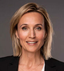 Dr. Claudia Kattermann-Weber Ich bin Anwältin sowie Syndikus bei einem global tätigen Unternehmen und lebe mit meinem Mann und drei Kindern im Herzen Berlins. Ich war u.a. bereits Mitglied der 3. sowie 6. Berlin Vertreterversammlung. Das Berliner Versorgungswerk hat sich zu einer modernen Organisation mit einer sehr gut diversifizierten Anlagestrategie entwickelt. Ich möchte dafür sorgen, dass diese Entwicklung fortgeführt wird und meinen Beitrag zur erfolgreichen Rentenanlage für die Berliner Rechtsanwälte/innen leisten.