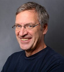  Georg C. Schäfer Georg C. Schäfer, Mitglied im Vorstand der RAK Berlin. Ich kandidiere für die Vertreterversammlung, weil ich mich für eine zukunftssichere und nachhaltige Altersvorsorge für uns einsetzen möchte. Mein Fokus liegt auf einer transparenten Anlagepolitik. Ich möchte Ihre Interessen aktiv mitgestalten und bitte Sie herzlich und höflich um Ihre Stimme. www.die-strafverteidiger-berlin.de 