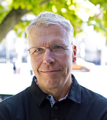  Klaus Säverin Als Mitglied seit 1999 ist mein Standpunkt klar: Unsere Altersvorsorge ist kein Spielgeld. Ein verheerendes Debakel wie beim Berliner Zahnärzte-Versorgungswerk darf es bei uns nicht geben! Ich setze mich für eine kompromisslose Sicherung unseres Kapitals durch maximale Transparenz ein. Keine riskanten Experimente, sondern striktes Risikomanagement und engmaschige Kontrolle. Sicherheit muss zwingend vor Renditejagd gehen, damit unsere Lebensleistung geschützt und Anwartschaften stabil bleiben. 